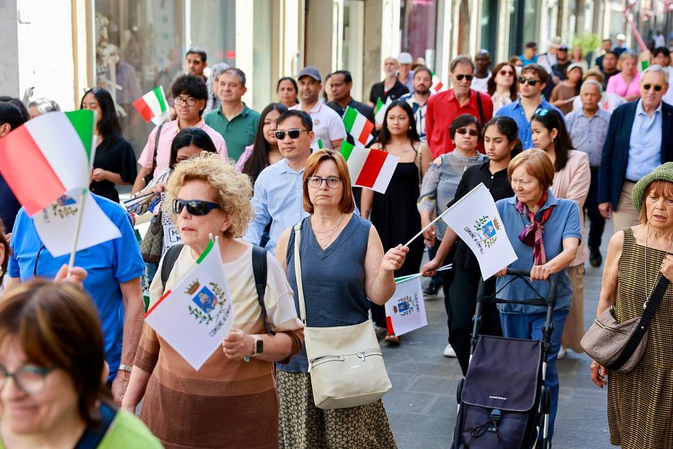 Festa della Repubblica: le celebrazioni in piazza della Signoria • Nove ...