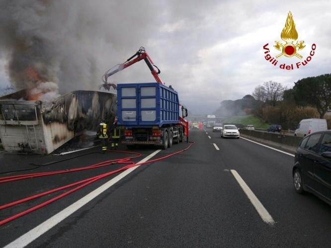 Autostrada A1 incendio tra Incisa e Firenze Sud • Nove da Firenze