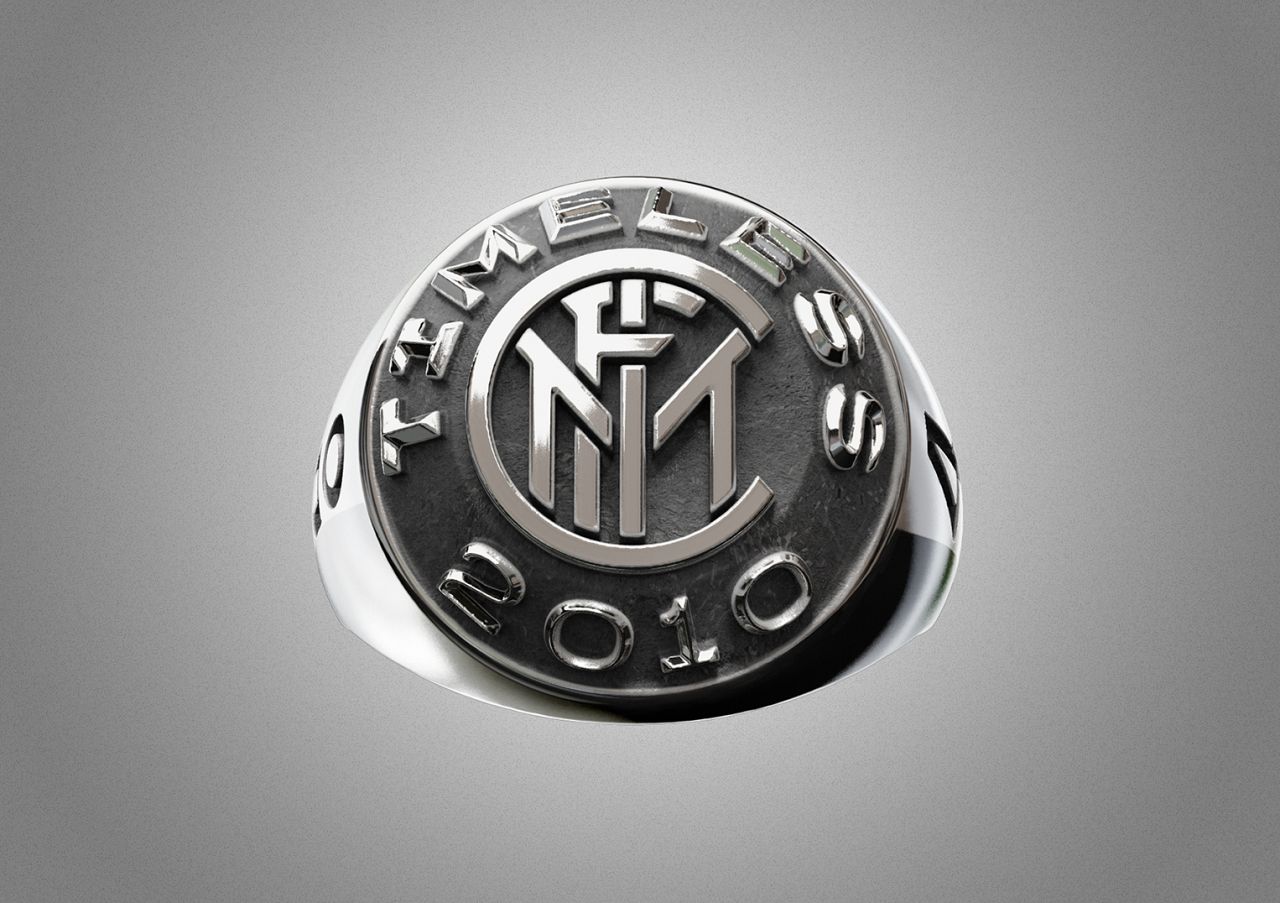 Nove25 presenta l'anello celebrativo del triplete dell'Inter